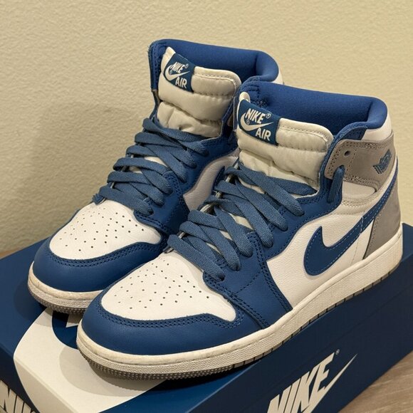 AIR JORDAN 1
RETRO HIGH OG
FD1437 410 TRUE BLUEWHITE-CEMENT GREY VRAI BLEU/GRIS - Picture 12 of 12